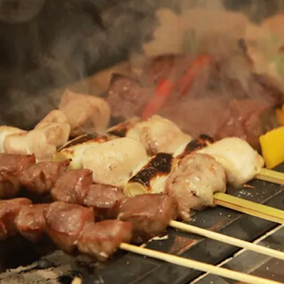 炭火で焼き上げる国産地鶏の焼鳥