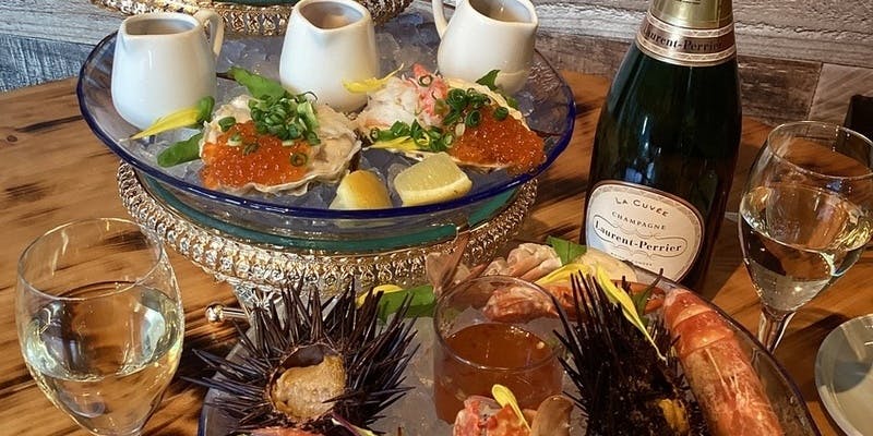 牡蠣、ウニ、イクラ、海老、蟹が味わえるシーフードプラッターが楽しめるコース　（平日限定）