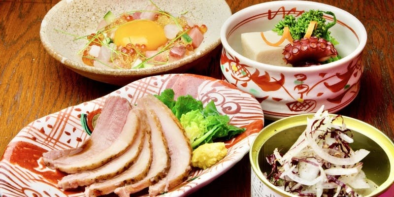 【満喫コース】自慢のあて盛り合わせ、柔らかよだれ鶏、牛すじ黒肉豆富など全6品