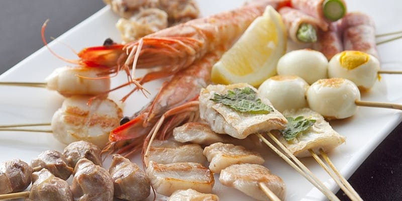 エゾシカやダチョウなど珍しい串焼きが楽しめる「Aコース」＋2時間飲み放題付き