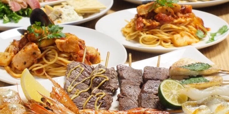 ブランド豚ステーキ・串焼き・地鶏たたき他がひととおり楽しめる「貸切7000円コース」＋3時間飲み放題付き