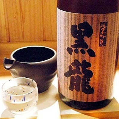 希少な日本酒や厳選ワインで料理を引き立てる