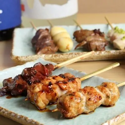 炭火で焼き上げる自慢の焼鳥