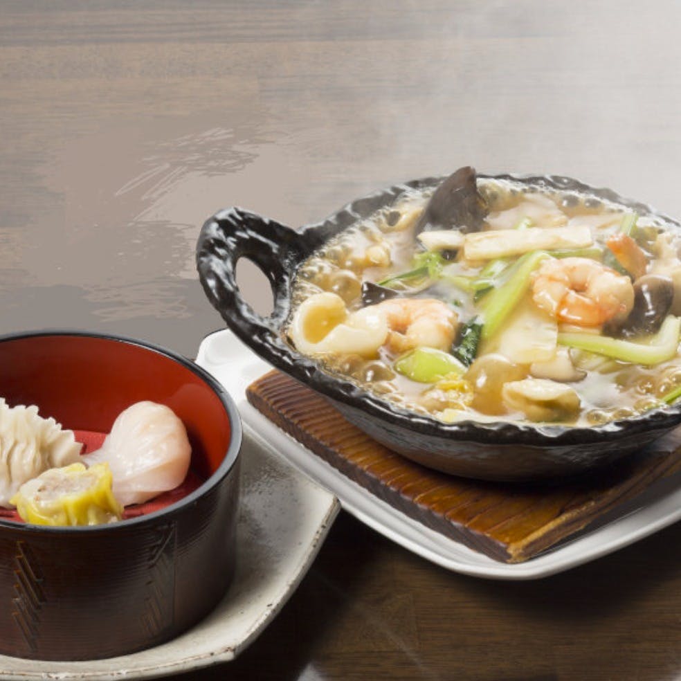 落ち着いた雰囲気の店内でゆったりと食事