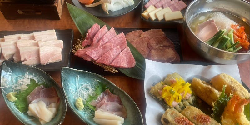 【天ぷらと燻製コース】刺身盛り合わせ、燻製の逸品、天ぷら盛り合わせ、スノー麺など全8品＋2H飲み放題