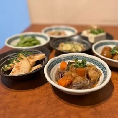 【季節のおばんざいやお造り盛り合わせなど、その日の“うまいもん”を楽しめるコースをご用意しております。】