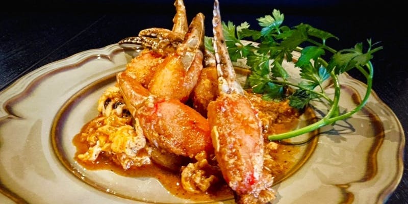 【Cコース】ずわい蟹一本爪のチリソース炒めなど、充実の全9品＋2.5時間飲み放題