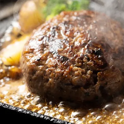 話題のレアハンバーグをランチで堪能