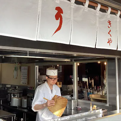 落ち着いた和の雰囲気の店内