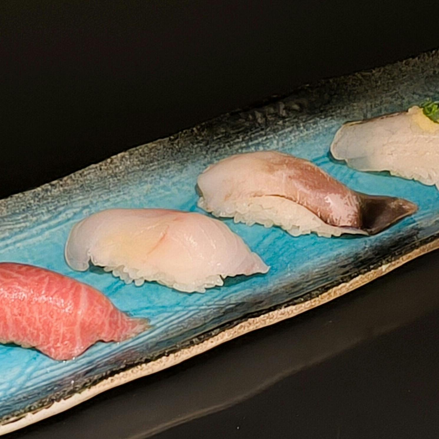 新鮮な魚介を使った極上の握り