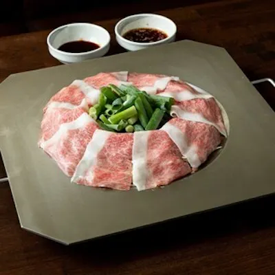 名人和牛と国産野菜のヘルシーな炊き肉