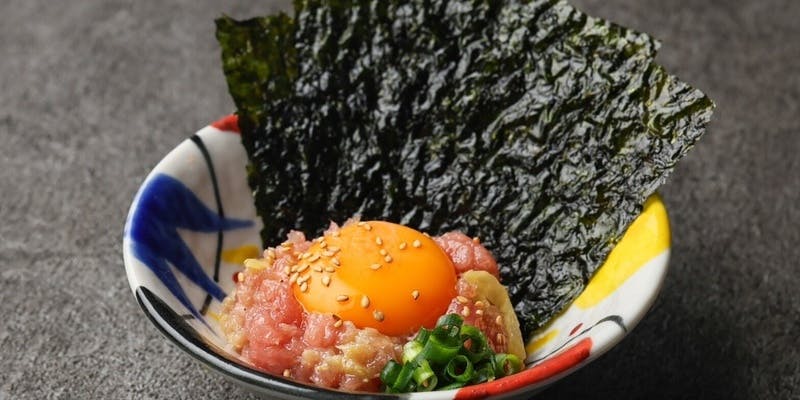 【とろける牛ユッケと季節の味覚コース】本日の先付け3種 、羽柴家のポテサラなど全8品