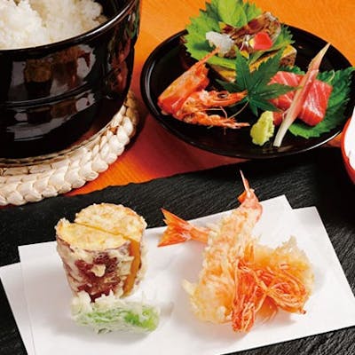 熟練の技が光る、揚げたての天ぷらを堪能