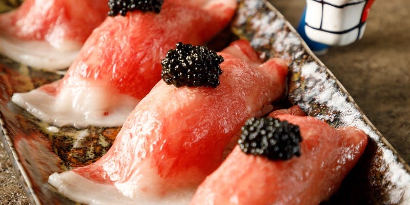 【特選コース】贅沢三昧 黒毛和牛と肉寿司を堪能（90分飲み放題付き）