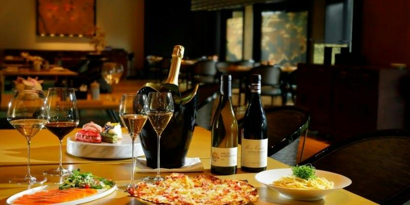 THE GARDEN LOUNGE�^�G�X�p�V�I �i�S���L���b�X��