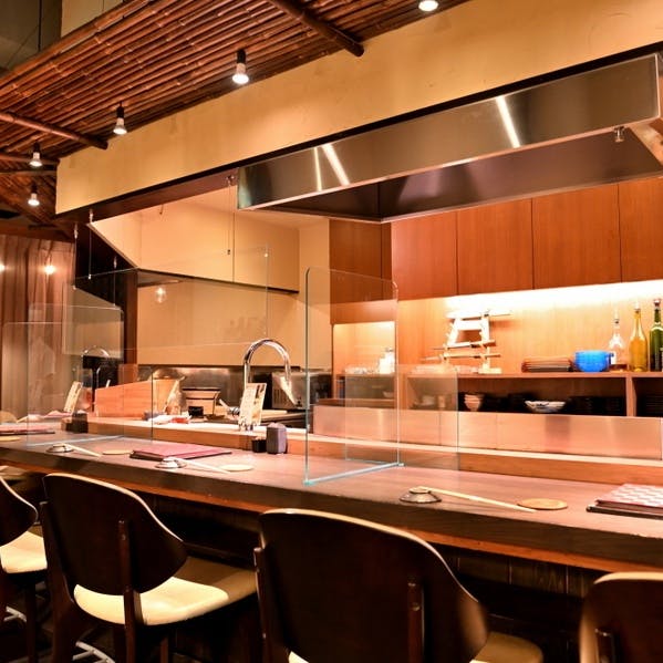 目の前で楽しむ鉄板焼きの迫力