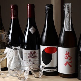 ソムリエ厳選の多彩なワインと国産ウィスキー