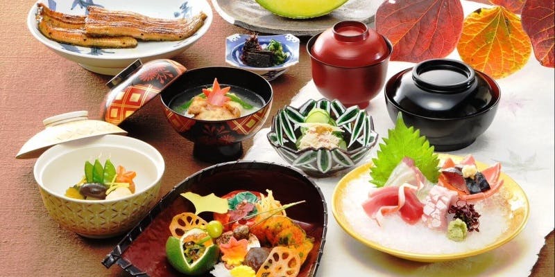 【花コース】蒲焼や鰻丼からお選びいただけ、うざくやうまき、白焼きなども含む全7品で鰻を存分に堪能/7品