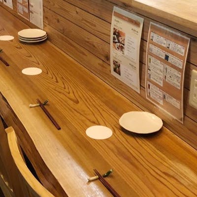 落ち着いたカウンター席