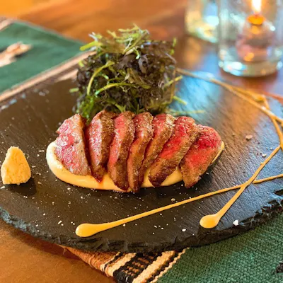 飛騨牛を使った贅沢な肉料理