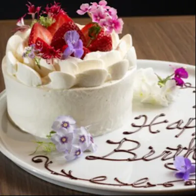 特別な日を彩る、シェフこだわりのホールケーキ。