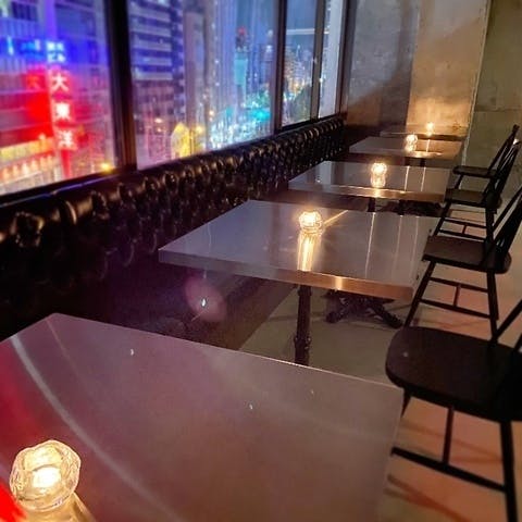 デザイナーが手がけたおしゃれな店内