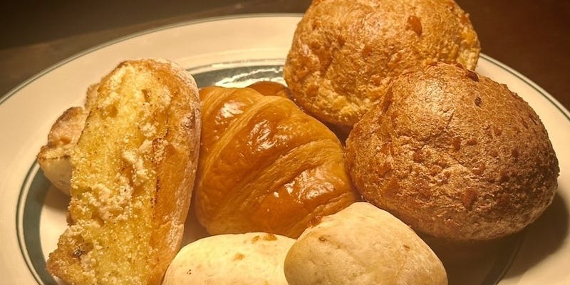 【Lunch Course 】ポップオーバー付きパン食べ放題、メイン、パスタ、デザートなど全5品