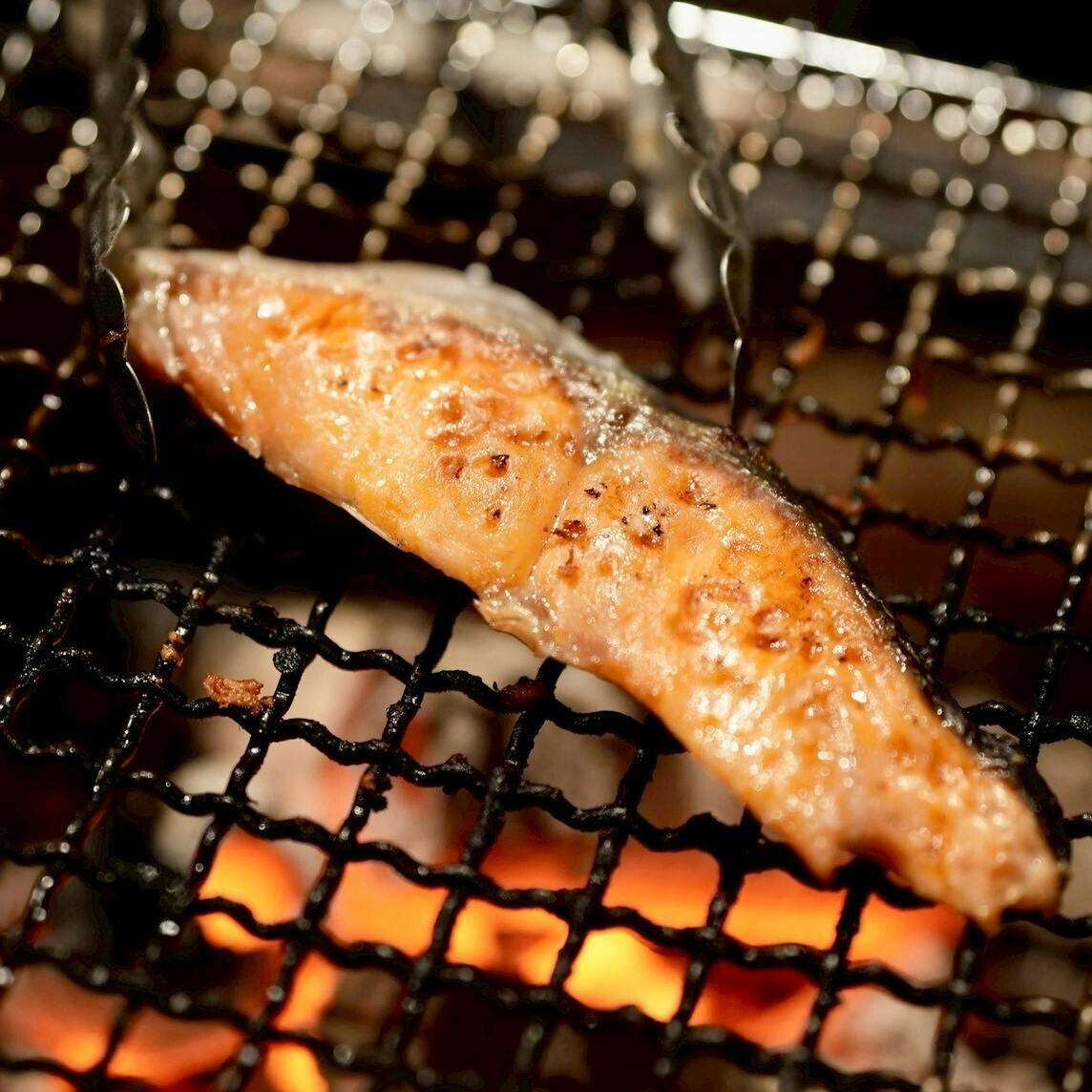 炭火焼きで素材の旨味を引き出す