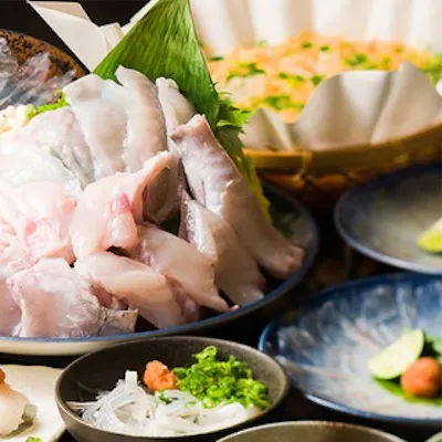 泳ぎ活けとらふぐを満喫!贅沢なふぐ宴会に