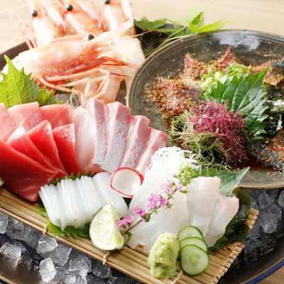 胡麻サバをはじめとする市場直送鮮魚と名物海鮮土鍋を堪能