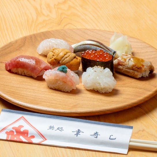 新鮮な地元の魚介を使用したお寿司