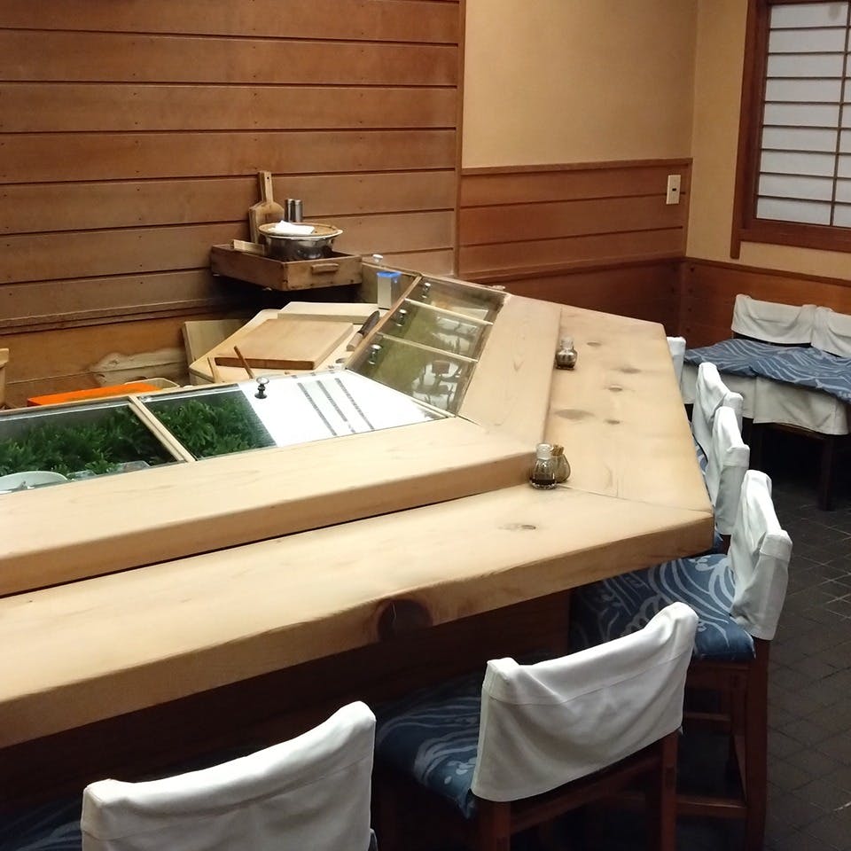 落ち着いた雰囲気の店内