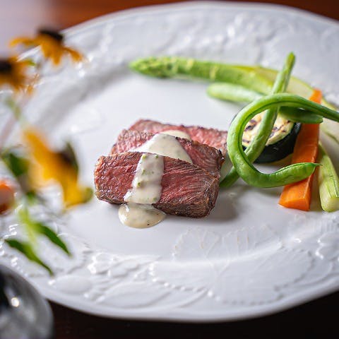 季節の食材を活かした本格フレンチ
