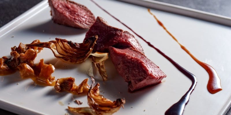 【MENU RUGIR】アミューズ・前菜・ポタージュ・メイン2皿、全てお肉のコース 全10品