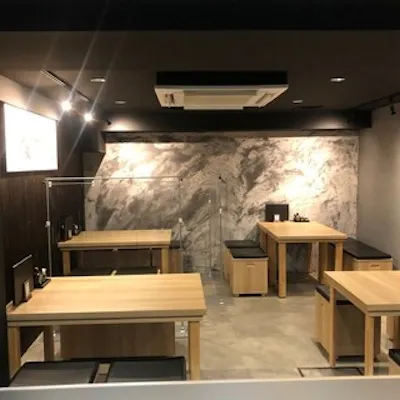 落ち着いた雰囲気のシックな空間