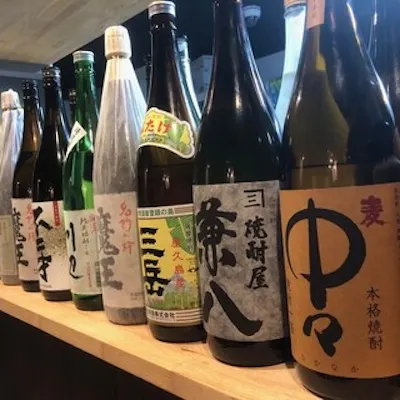 多彩な厳選焼酎で料理を引き立てる