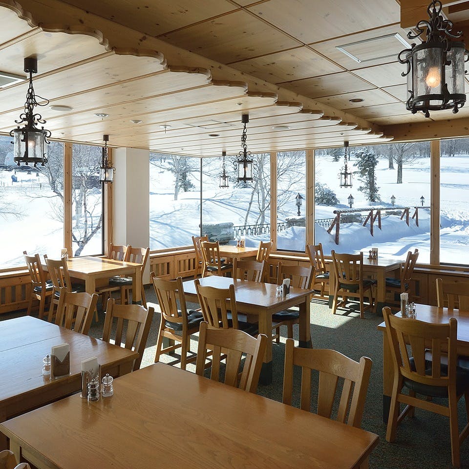 落ち着いた雰囲気の店内