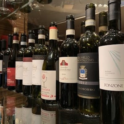 ソムリエ厳選の多彩なワインセレクション