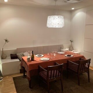 ホテル内の大人の隠れ家で特別なひとときを