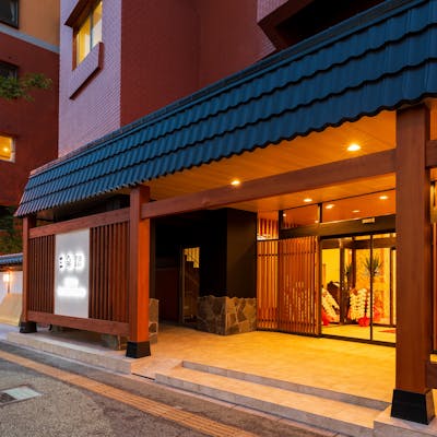 別府温泉の中心地に立地