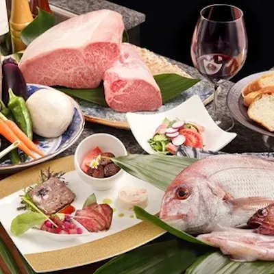 ステーキと海鮮を贅沢に味わう多彩なコース