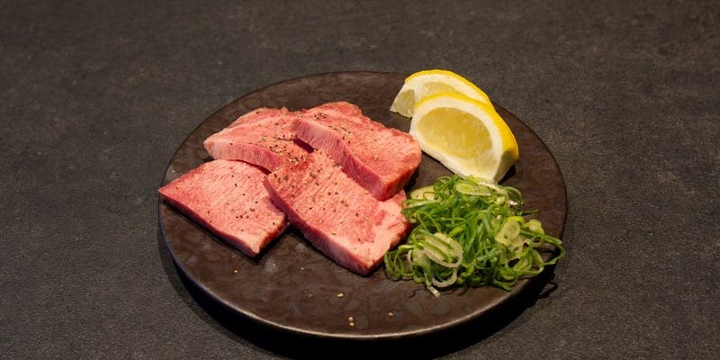 【おまかせコース】和牛ユッケ、和牛サーロインすき焼き、デザートなど全10品＋2時間飲み放題