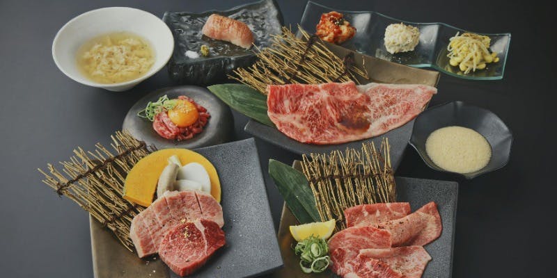 【おまかせコース】和牛ユッケ、和牛サーロインすき焼き、デザートなど全10品＋2時間飲み放題