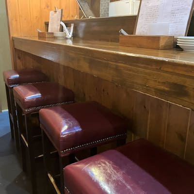 大人が集う、心地よい洋食バルの隠れ家