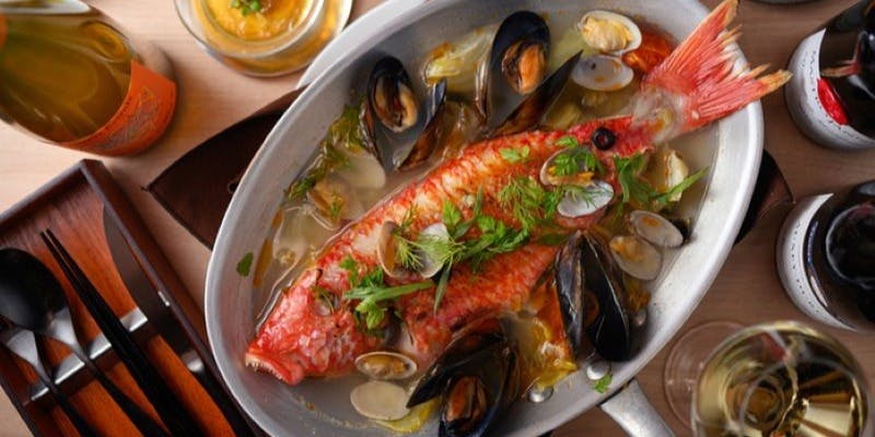 【パーティープラン】2時間30分飲み放題付きの鮮魚のアクアパッツァメインの全7皿