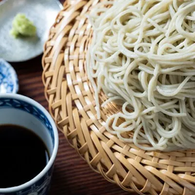 自家製そば粉の十割そばやアテとお酒とのマリアージュ