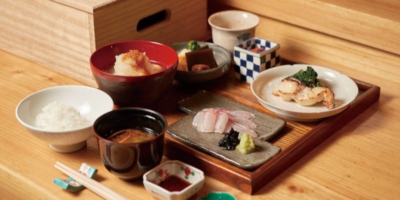 おまかせコース　お食事はかま焚きの白ご飯、ボリューム少なめ料理