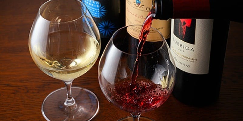 【季節のお任せコースとワインペアリング】前菜4皿、パスタ2皿、お肉料理1皿の全7皿ペアリングワイン5種