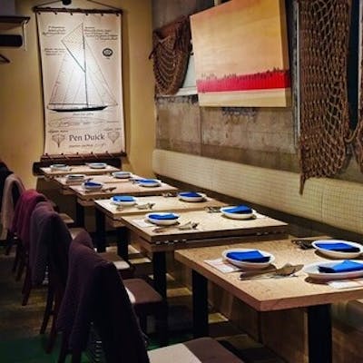 船内を思わせる内装で特別なひとときを