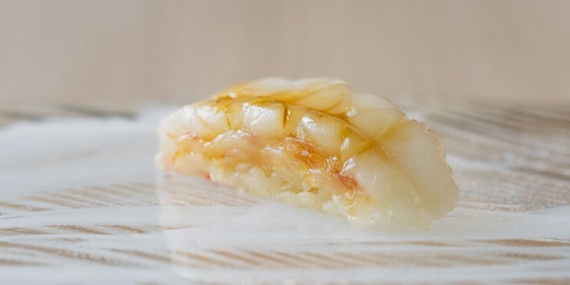 【ランチ・おまかせセット】トロ、ウニ、イクラなどおすすめ握り10貫と日替わり汁物付き